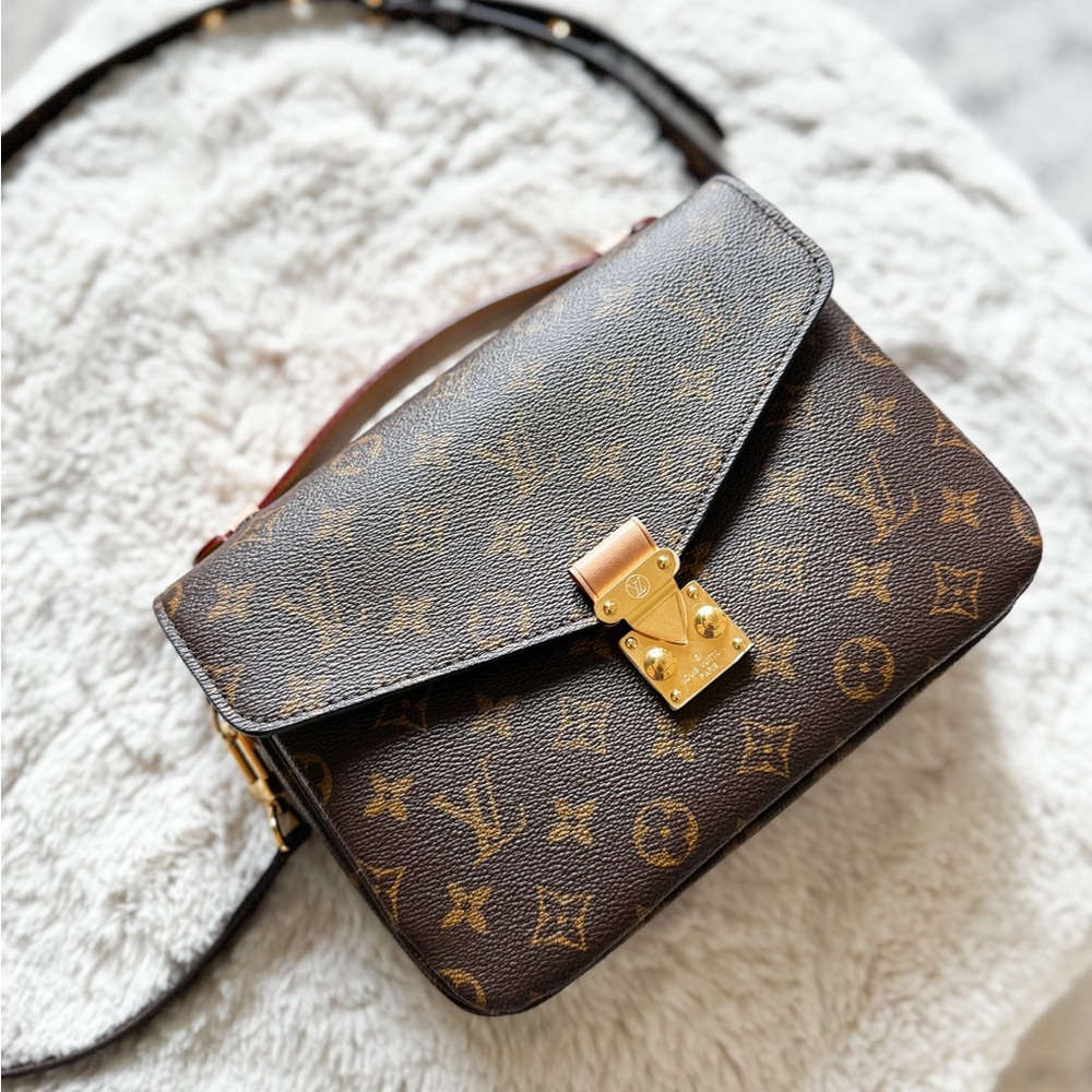 Louis Vuitton Monogram Pochette Metis Bag in giftable condition